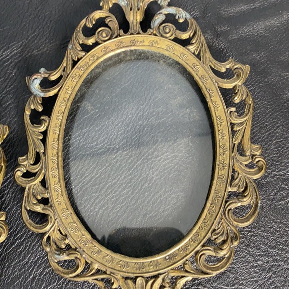Vintage Oval Brass Frames With Glass - Picture 3 of 8